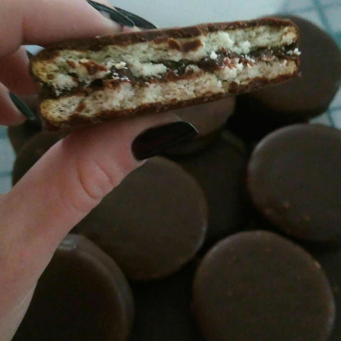 Alfajor com brigadeiro de banana