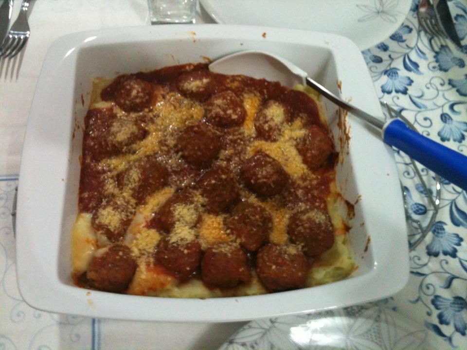 Almôndegas gratinadas