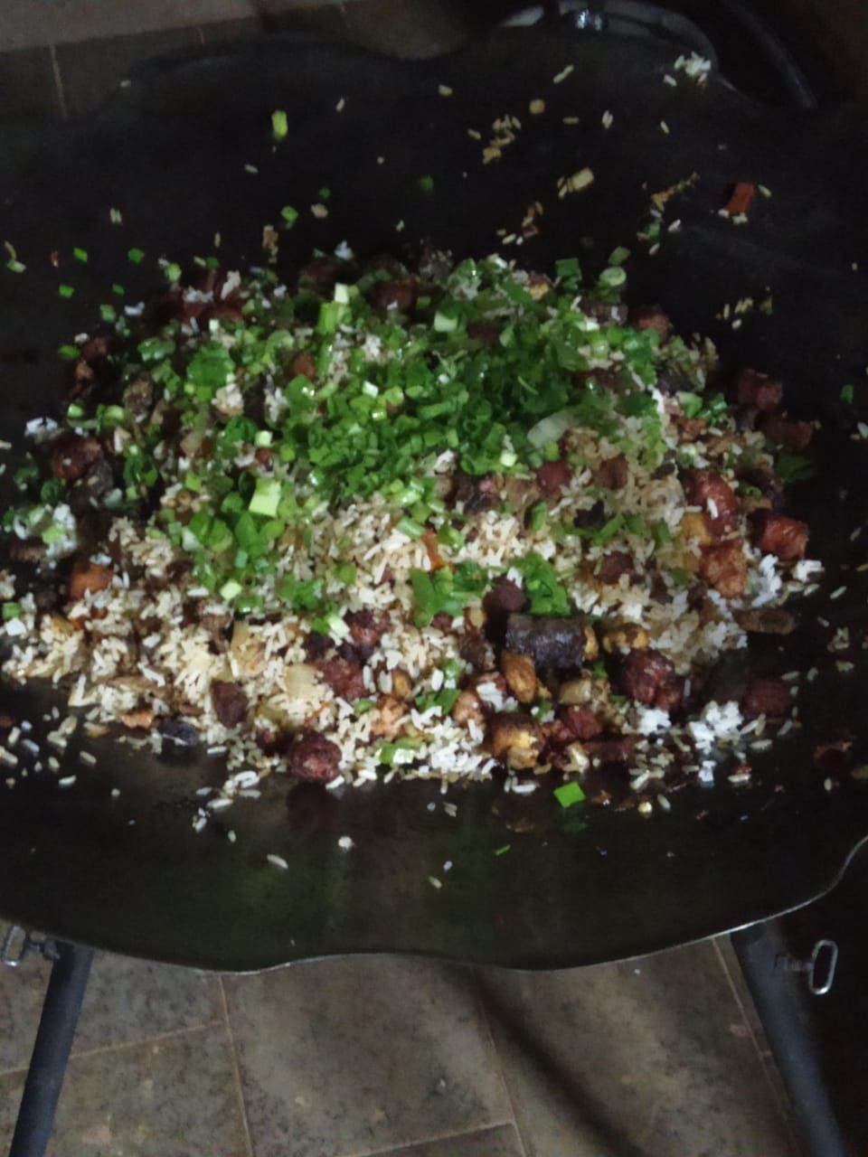 Arroz carreteiro no disco de arado