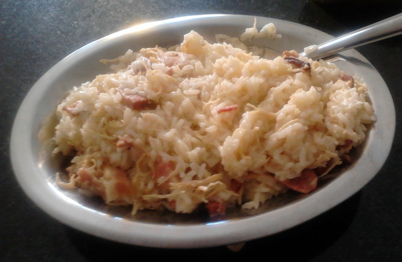 Arroz com bacon, calabresa e frango