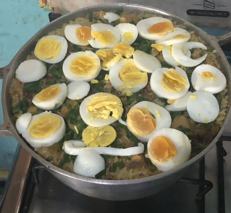 Arroz com costelinha suína caipira