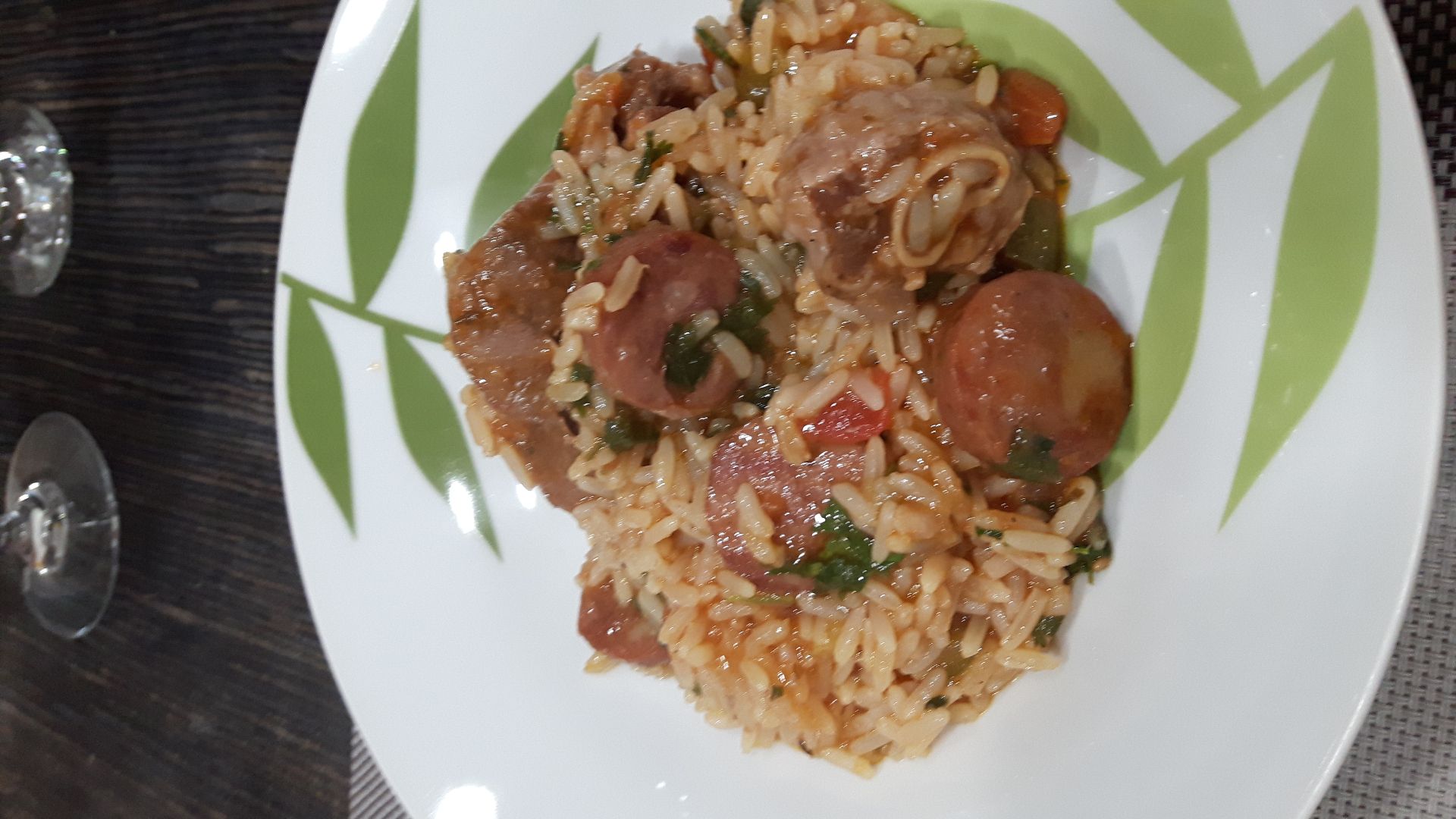 Arroz com coxa de peru e calabresa