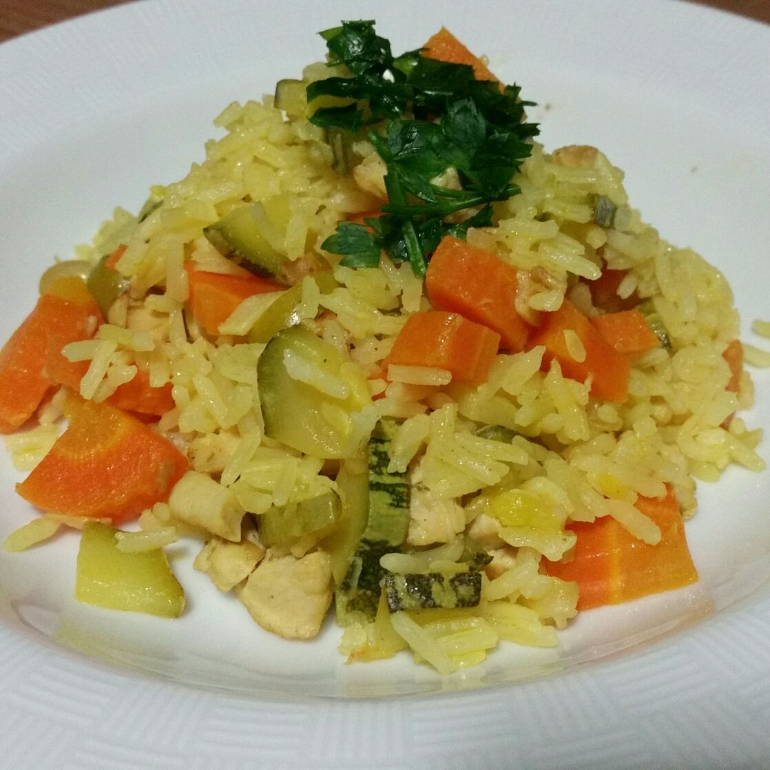 Arroz com frango e legumes