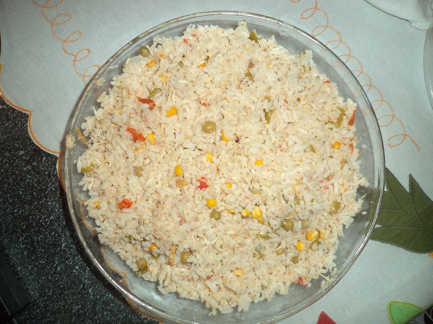 Arroz com peito de frango desfiado