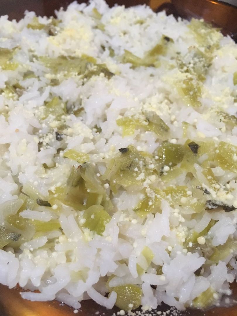 Arroz de forno com alho-poró