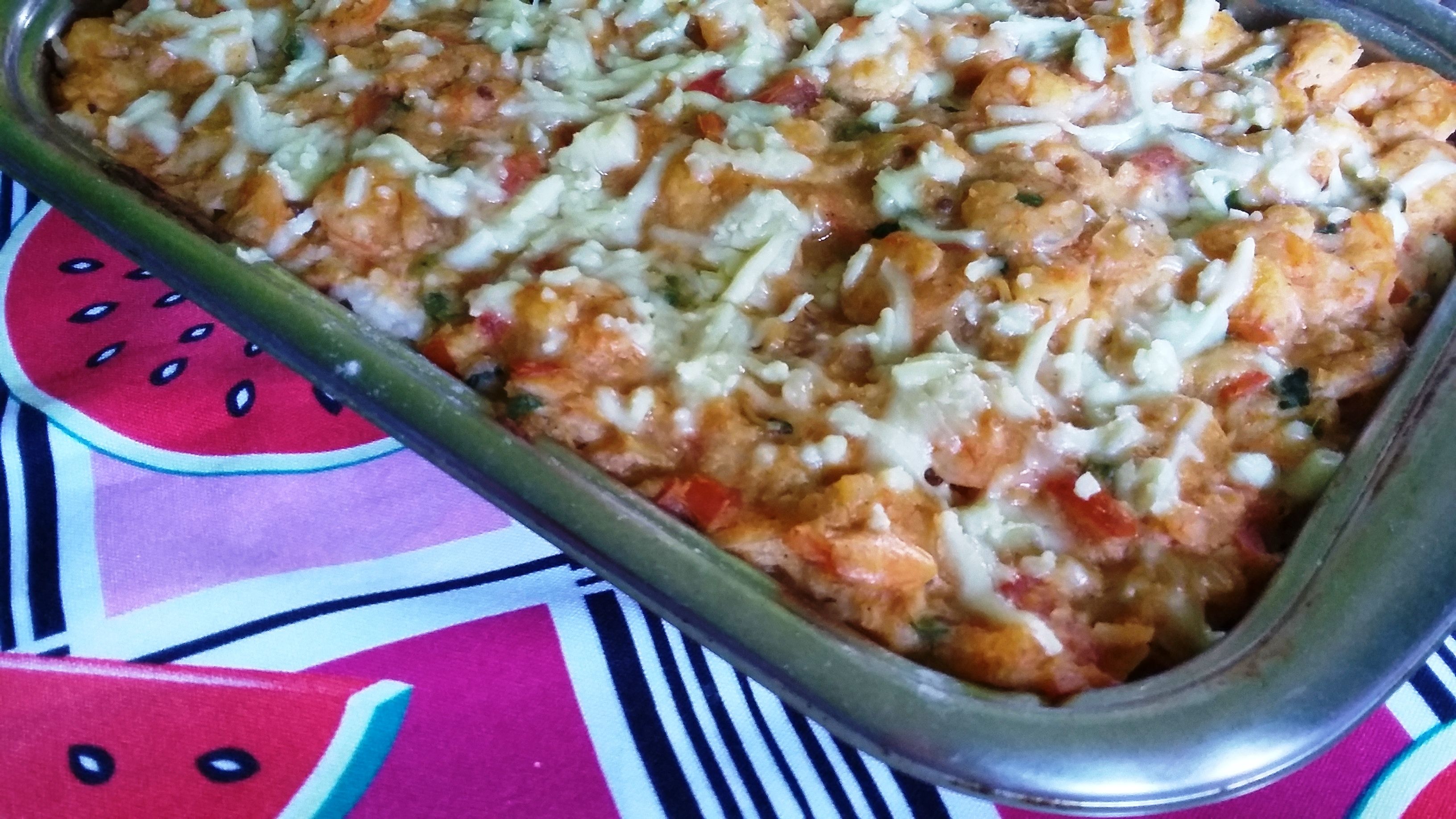 Arroz de forno com molho de camarão