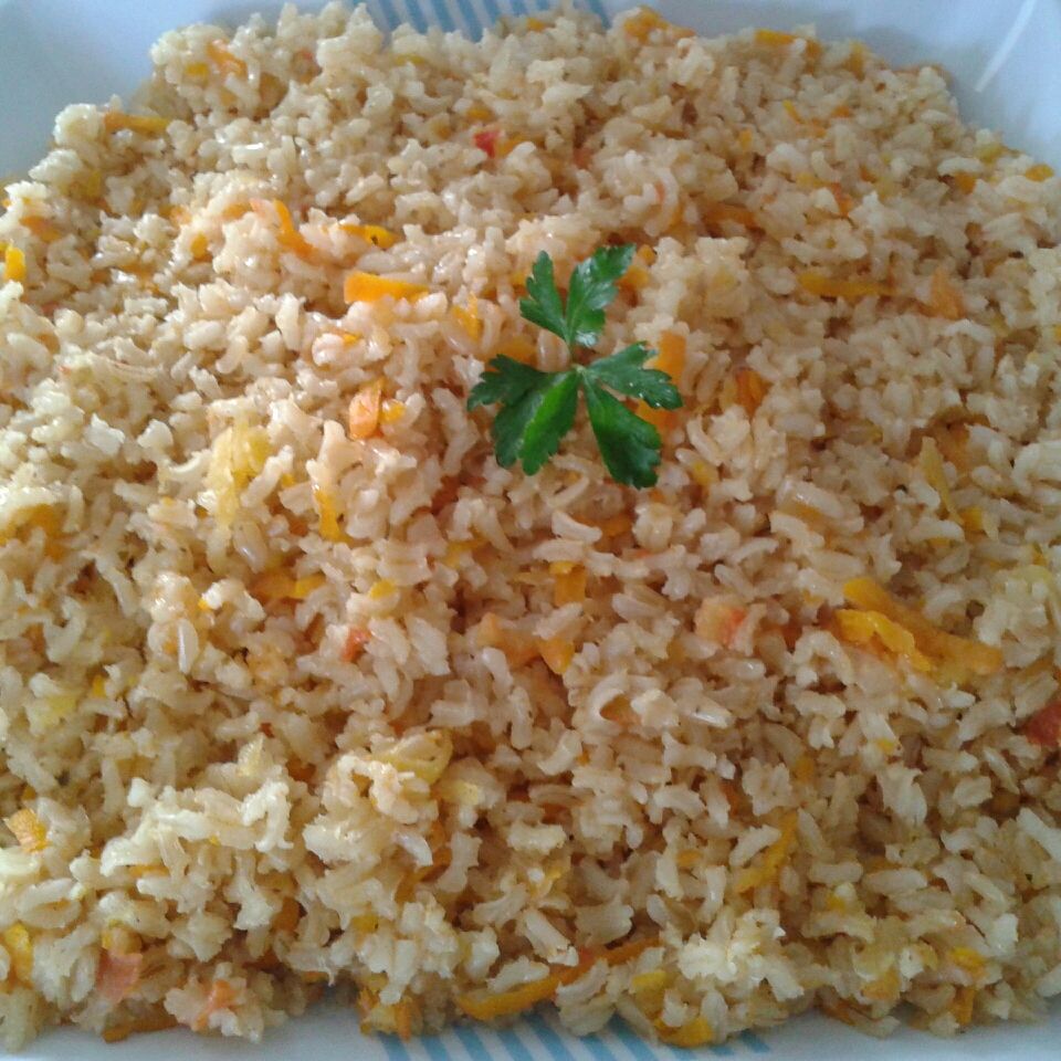 Arroz integral com alho-poró