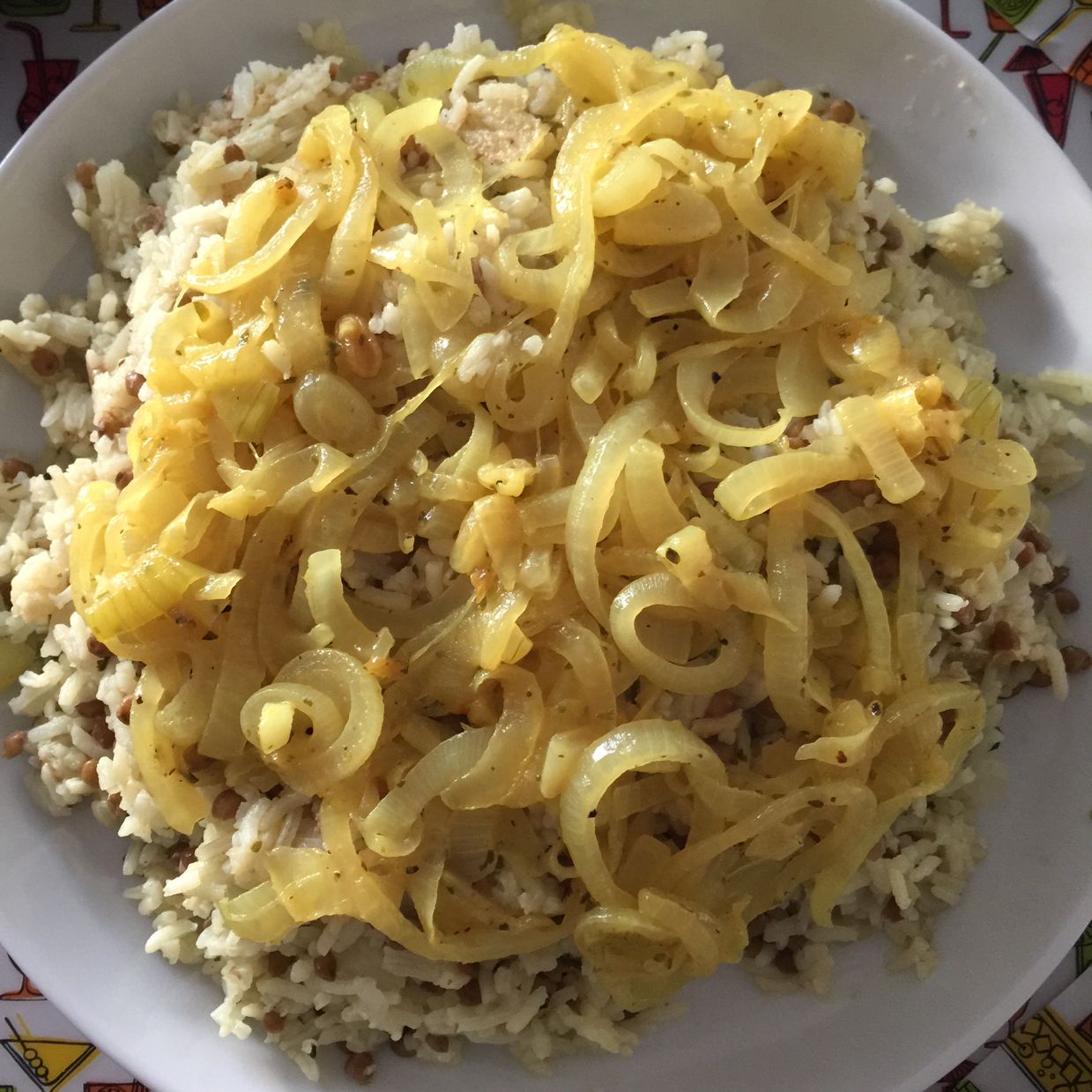 Arroz mejadara (arroz com lentilha)