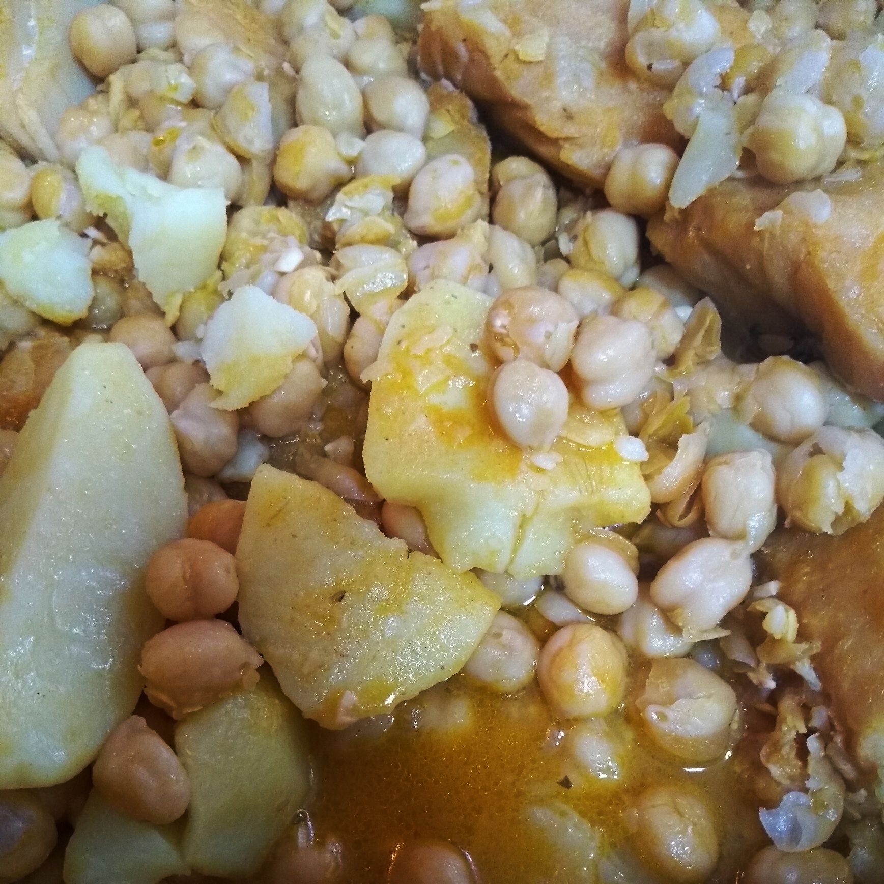 Bacalhau com grão-de-bico ensopado