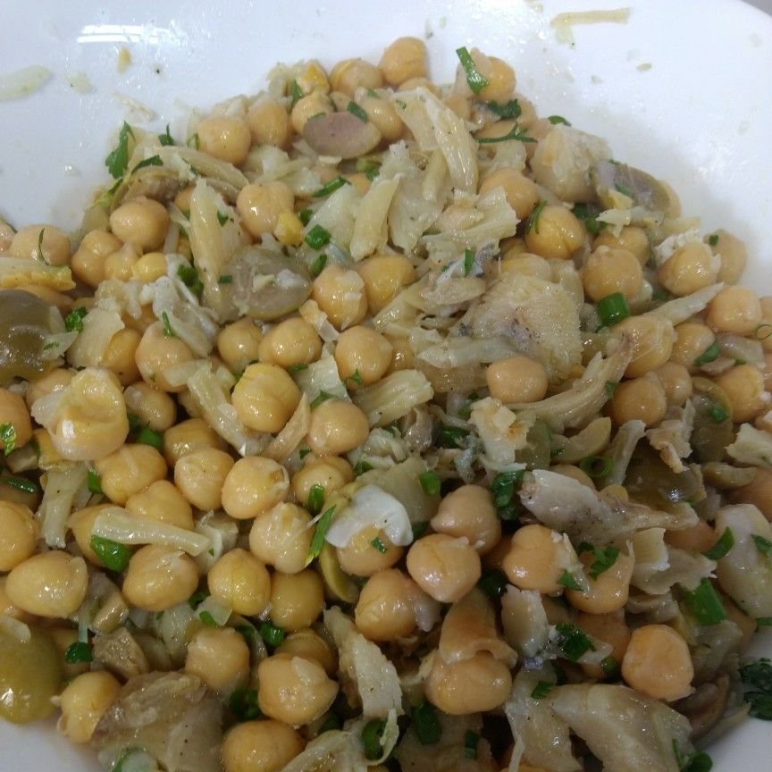 Bacalhau com grão-de-bico (salada fria)