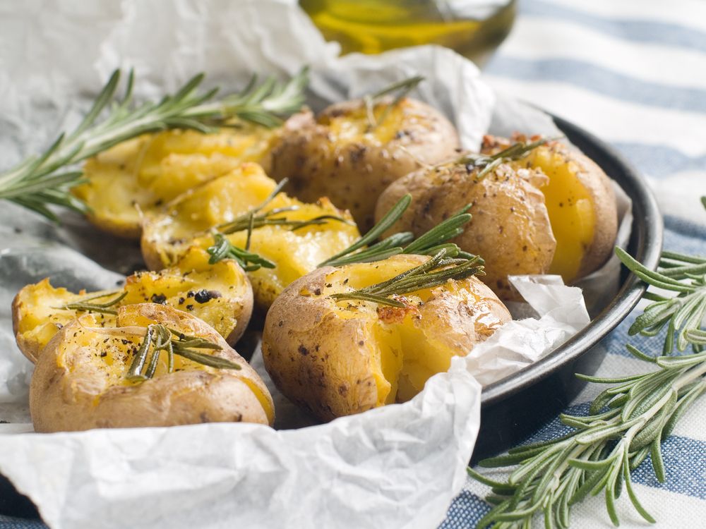 Batatas de forno com manteiga