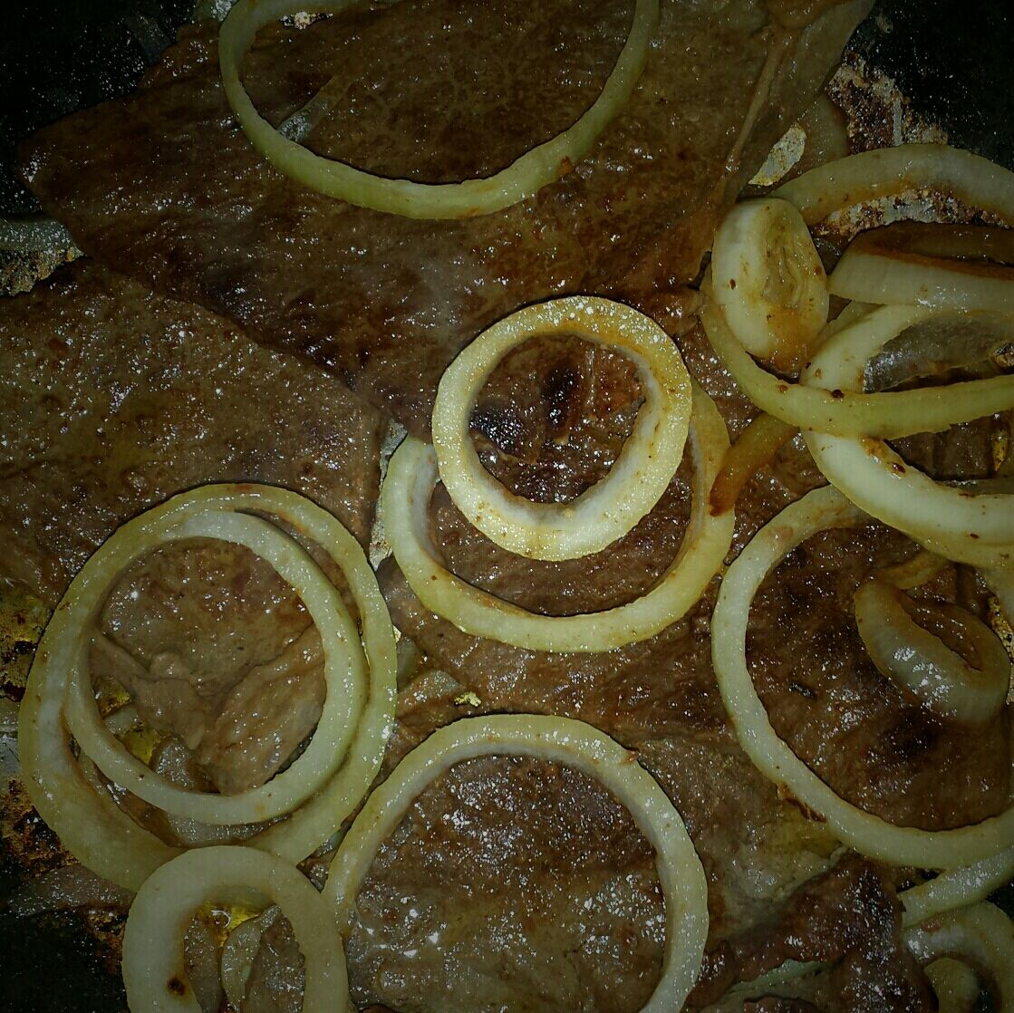 Bife acebolado