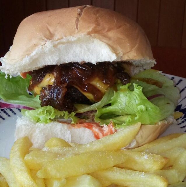 Big burguer com cebola caramelizada