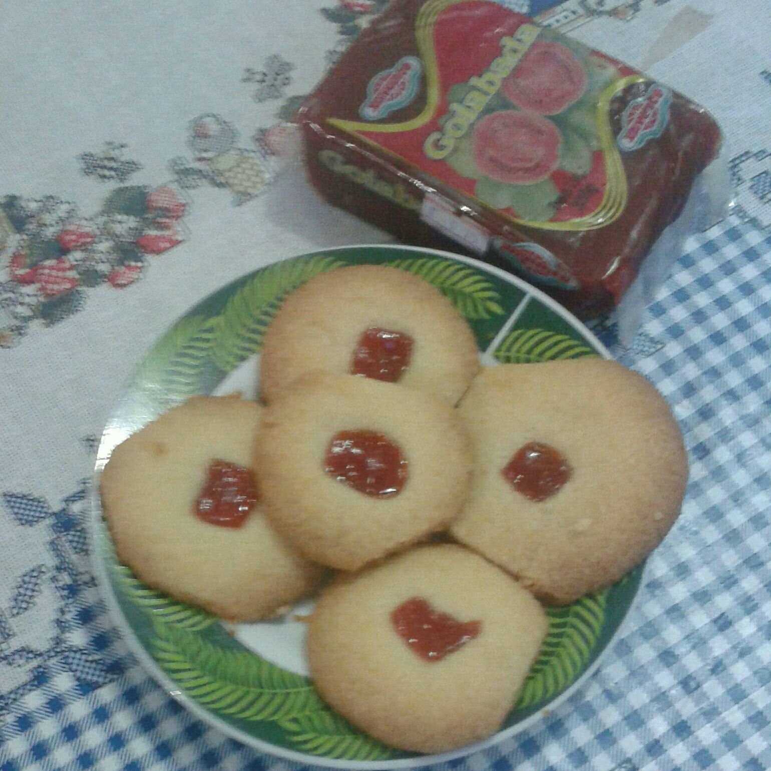 Biscoitinhos de manteiga com goiabada