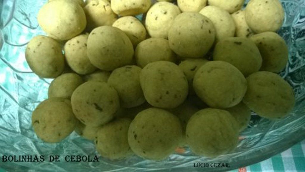 Bolinhas de cebola (Lúcio Cezar)