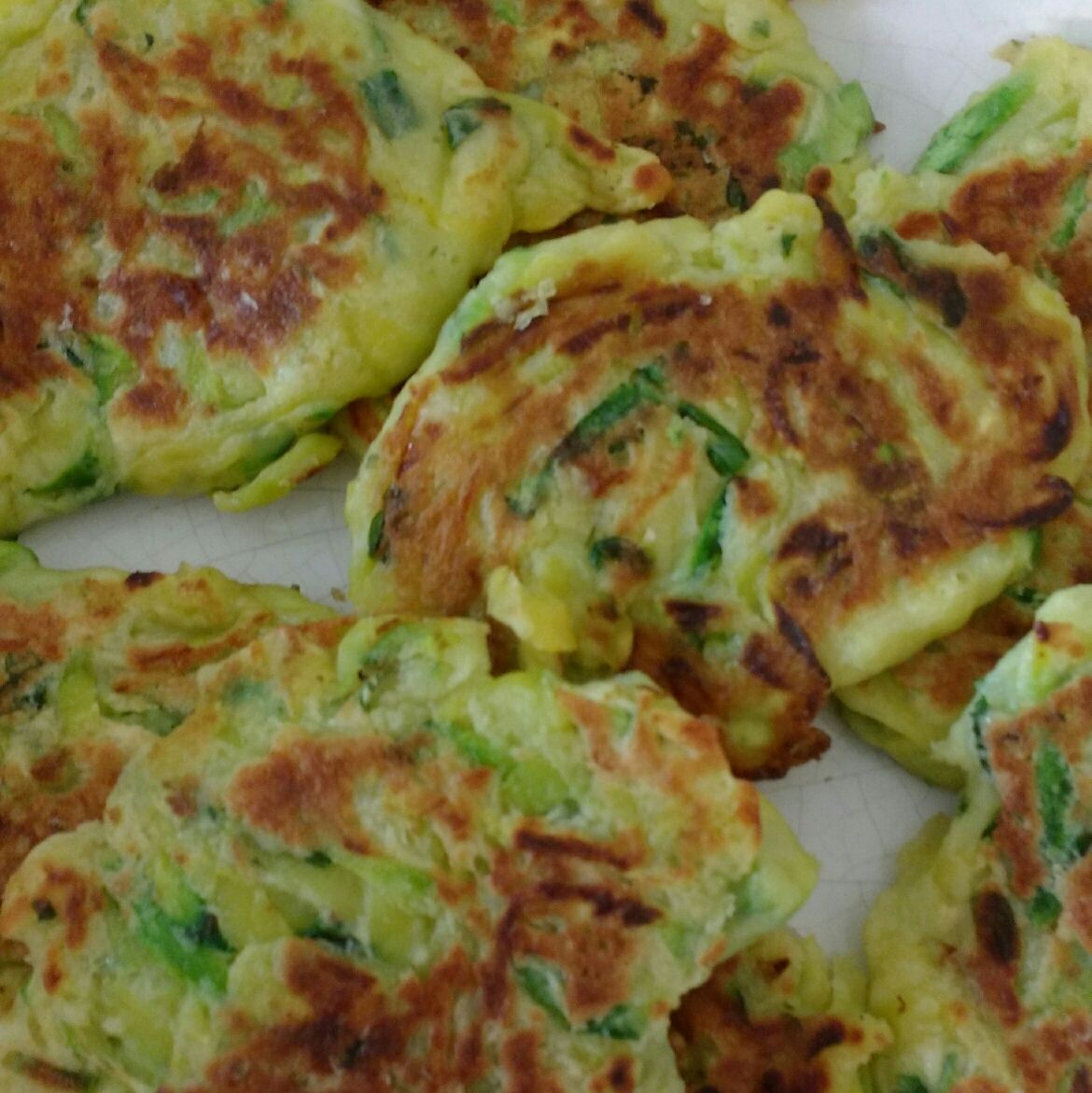 Bolinho de abobrinha na frigideira