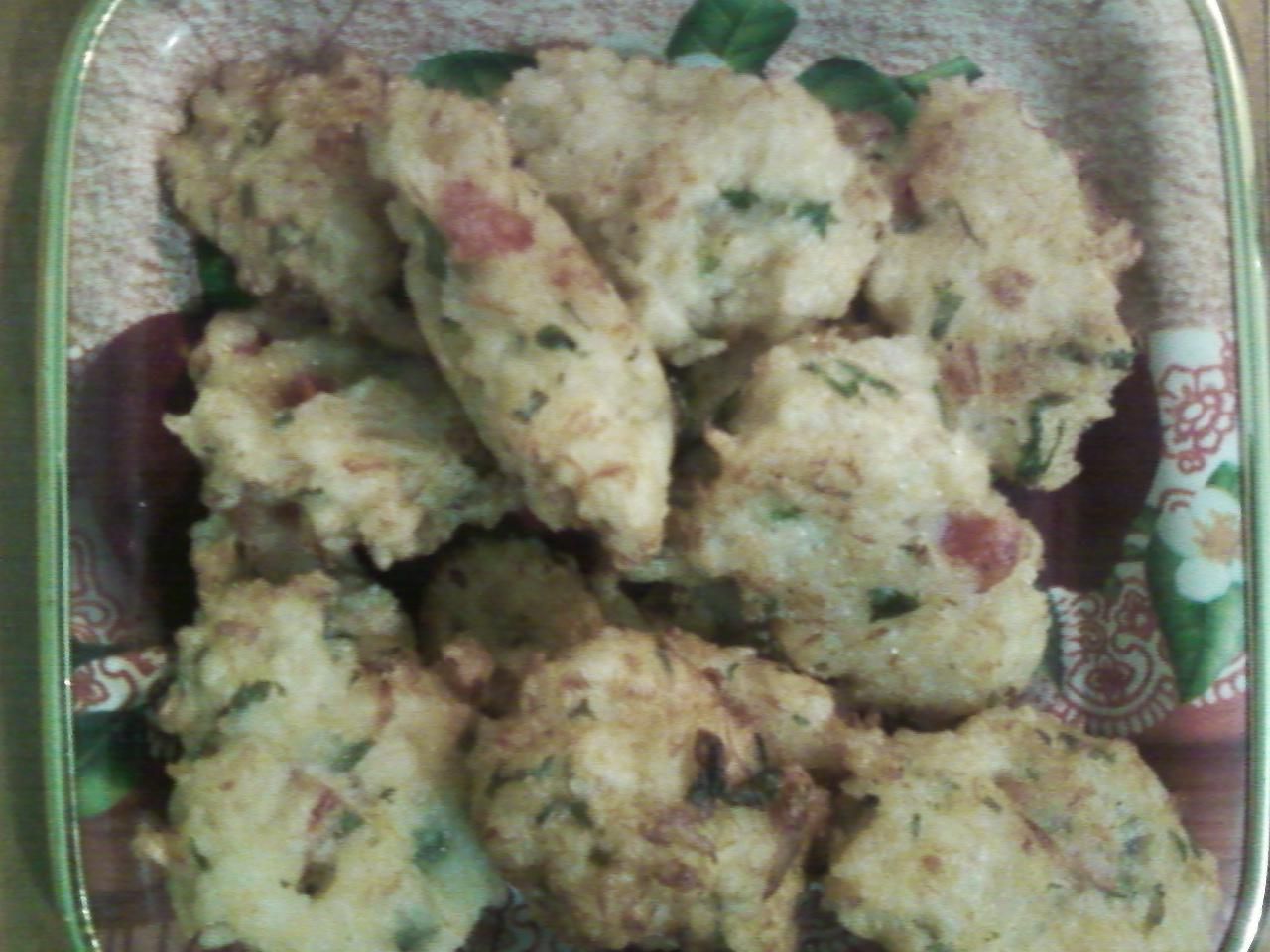 Bolinho de arroz com bacalhau