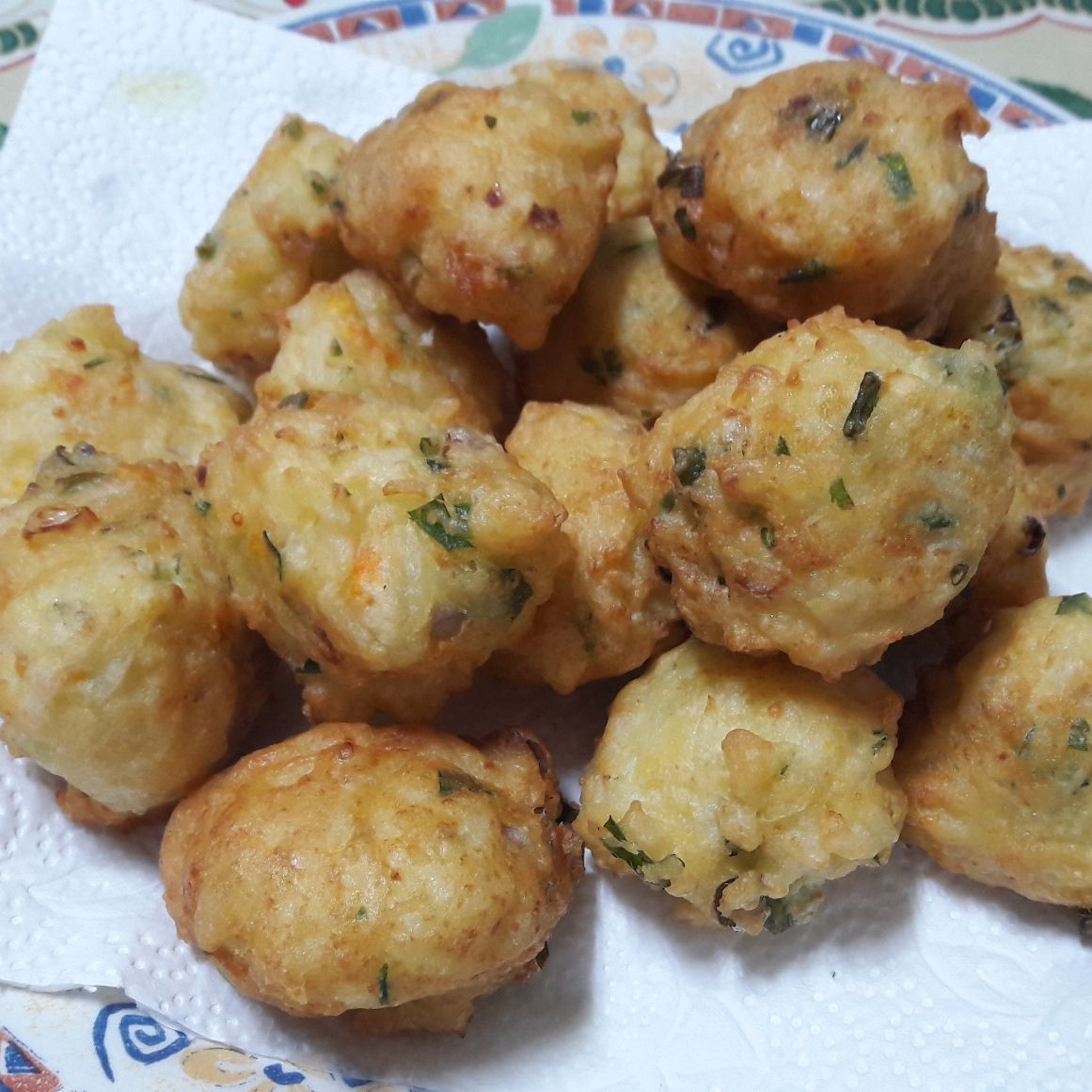 Bolinho de arroz com queijo e creme de leite