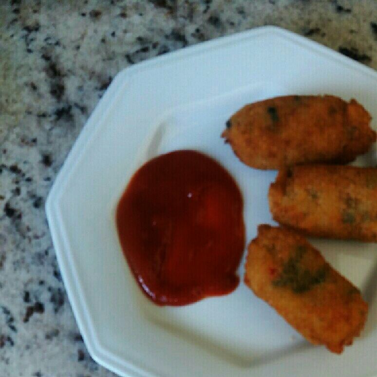 Bolinho de arroz maravilhoso com cenoura raladinha e bem sequinho