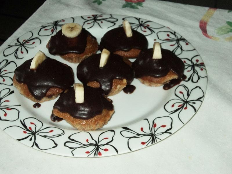 Bolinho de banana com cobertura de chocolate