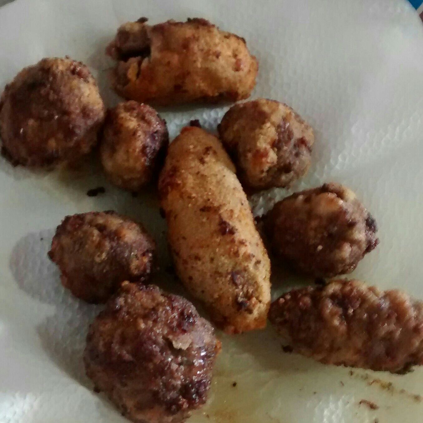 Bolinho de carne moída recheado