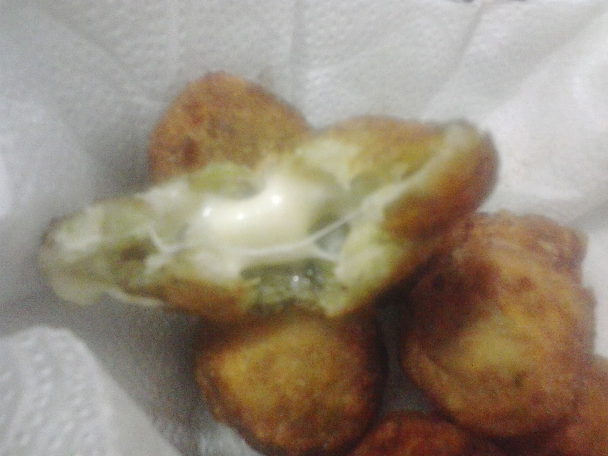 Bolinho de chuchu com queijo