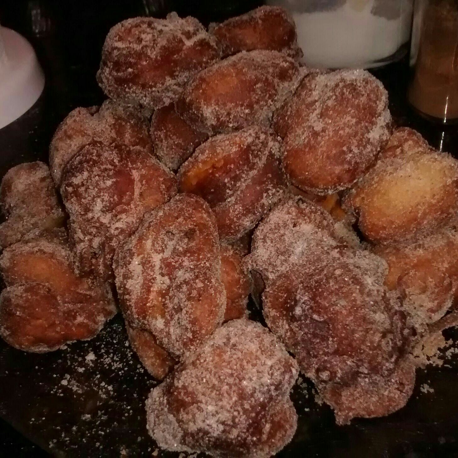 Bolinho de chuva com banana e canela