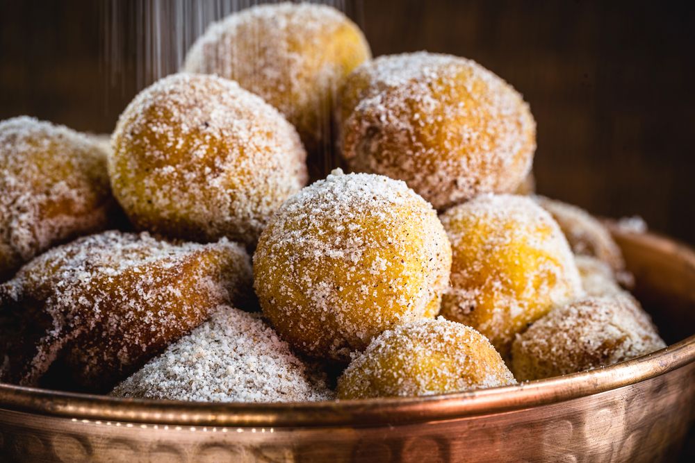 Bolinho de chuva com doce de leite