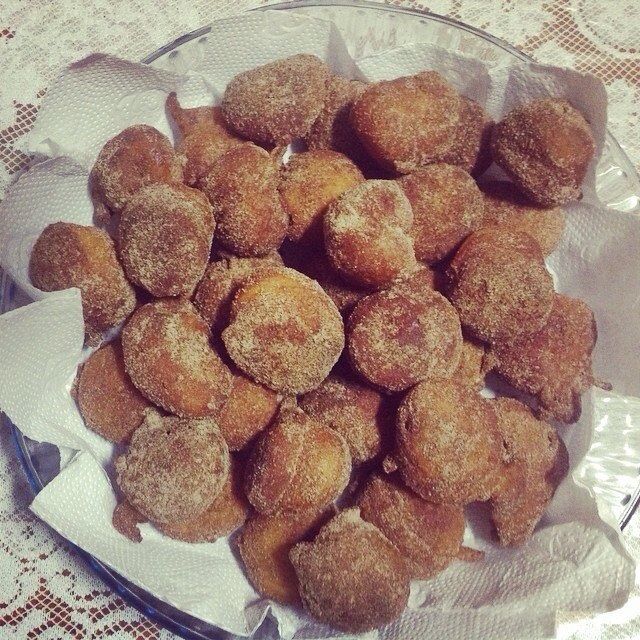 Bolinho de chuva crocante e delicioso