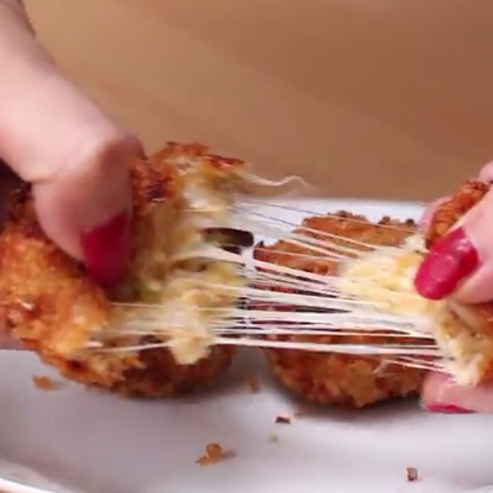 Bolinho de frango com queijo