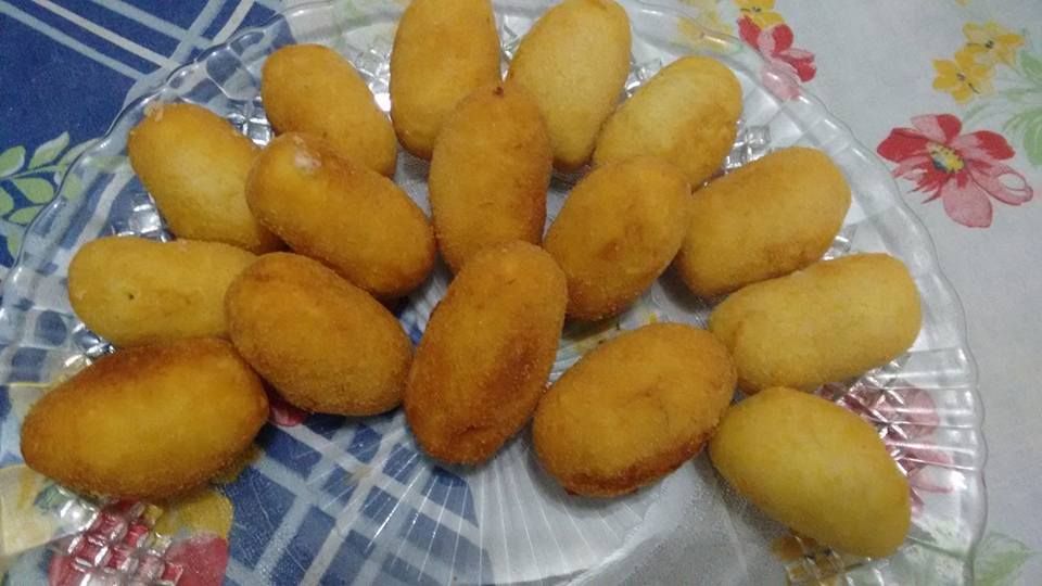 Bolinho de mandioca com creme de cebola