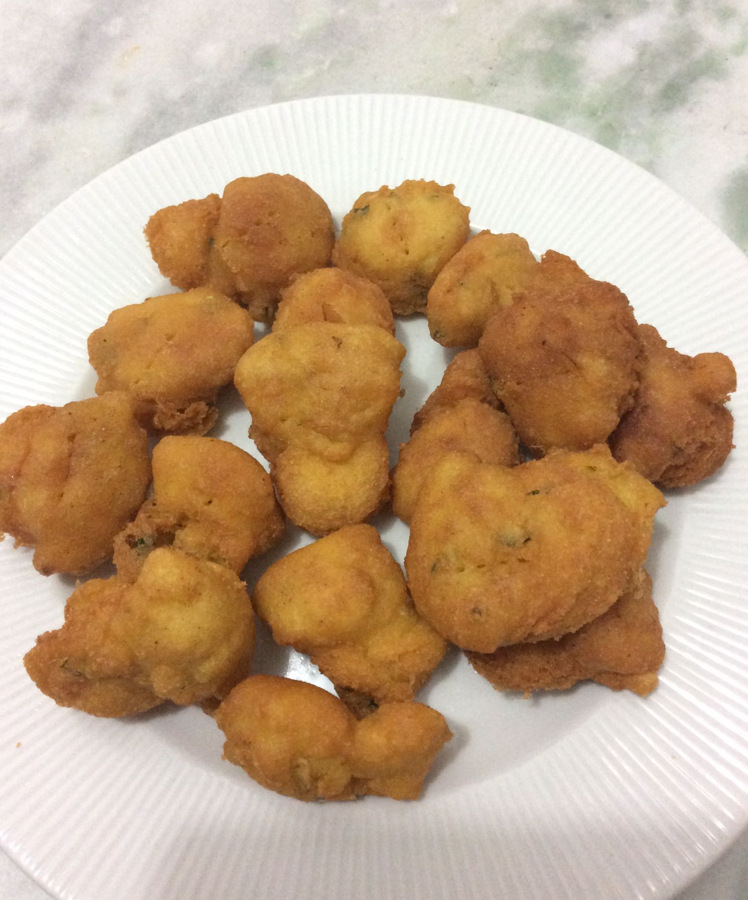 Bolinho salgado frito da vovó (delicioso e fácil)