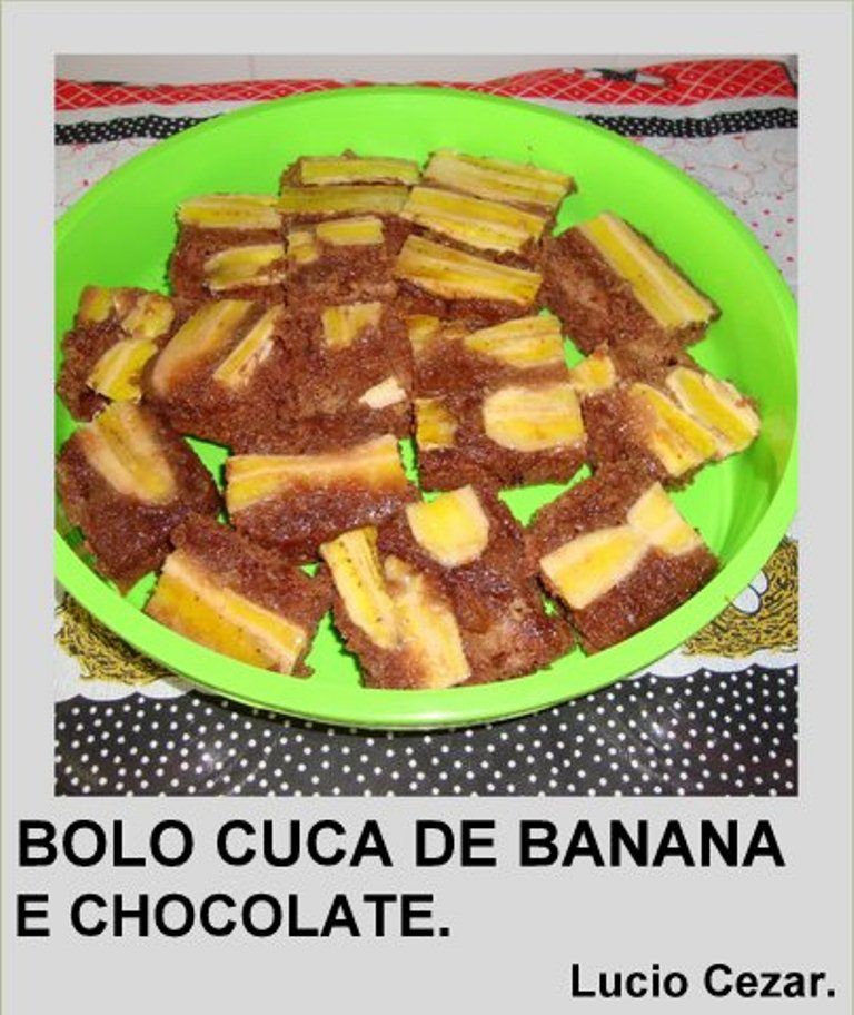 Bolo cuca de banana e chocolate