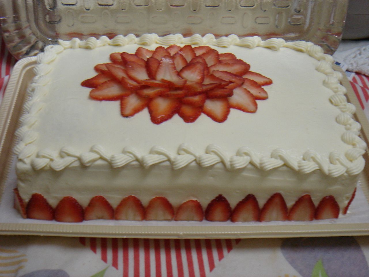 Bolo de aniversário de chocolate branco