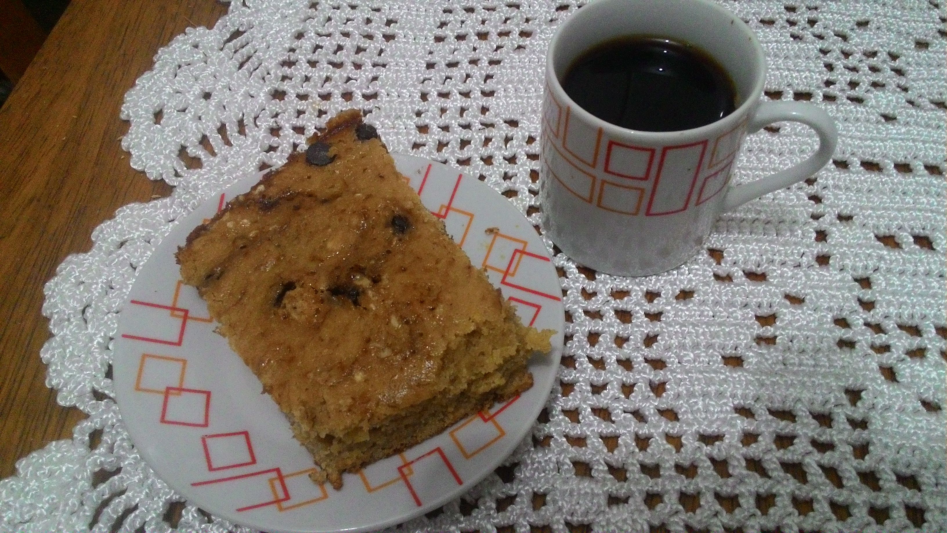 Bolo de banana com baunilha e chocolate