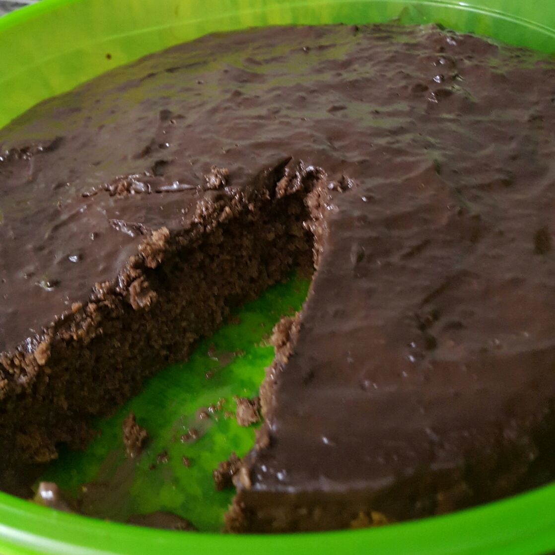 Bolo de banana com chocolate e aveia