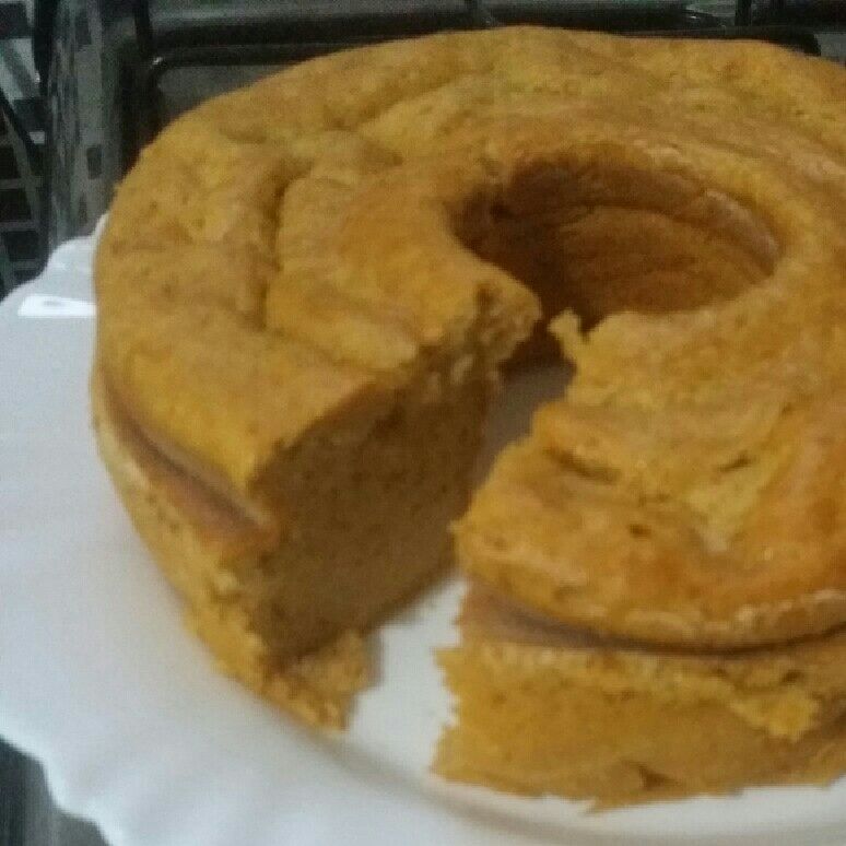 Bolo de banana com iorgute e canela