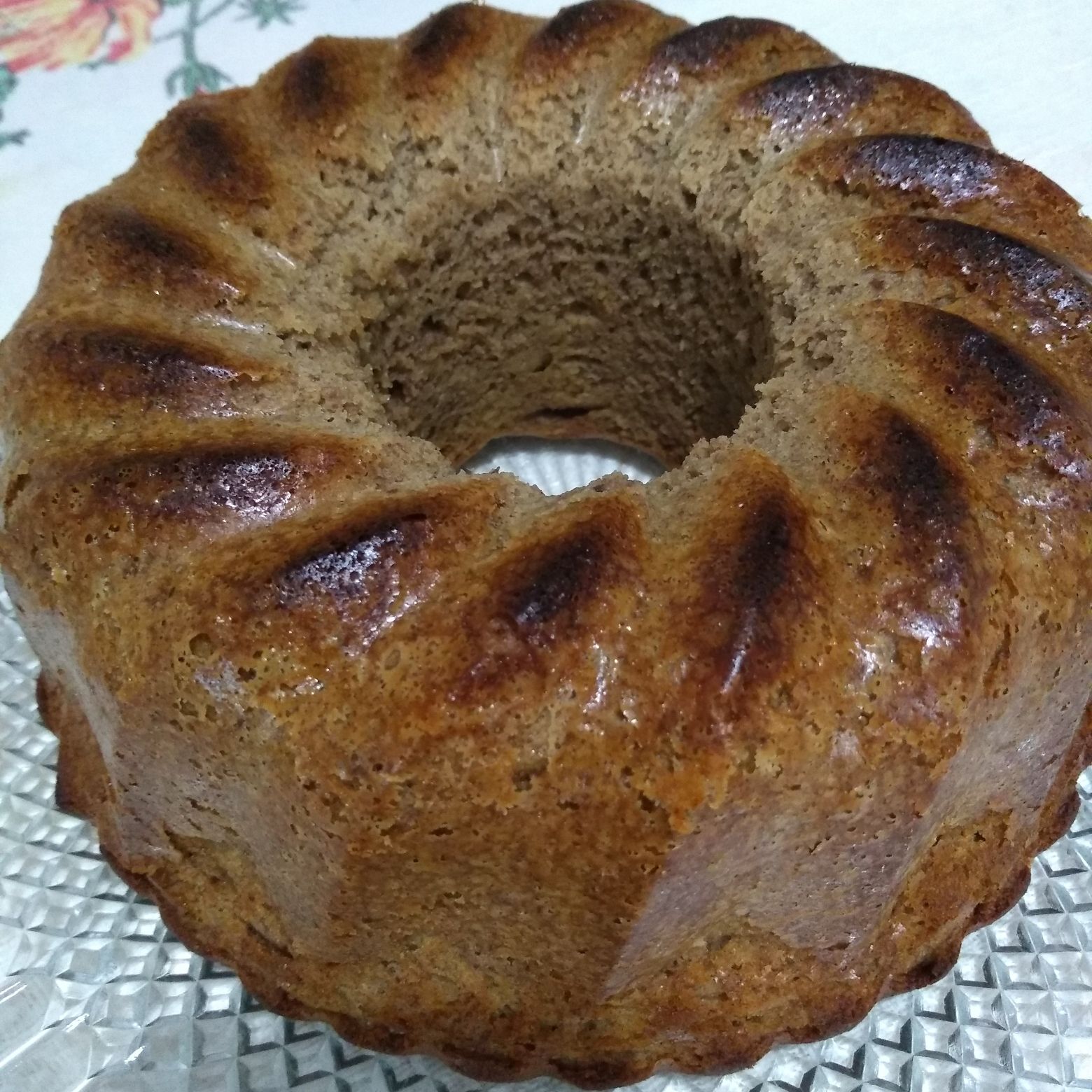 Bolo de banana com uva passa sem glúten, sem leite e sem açúcar