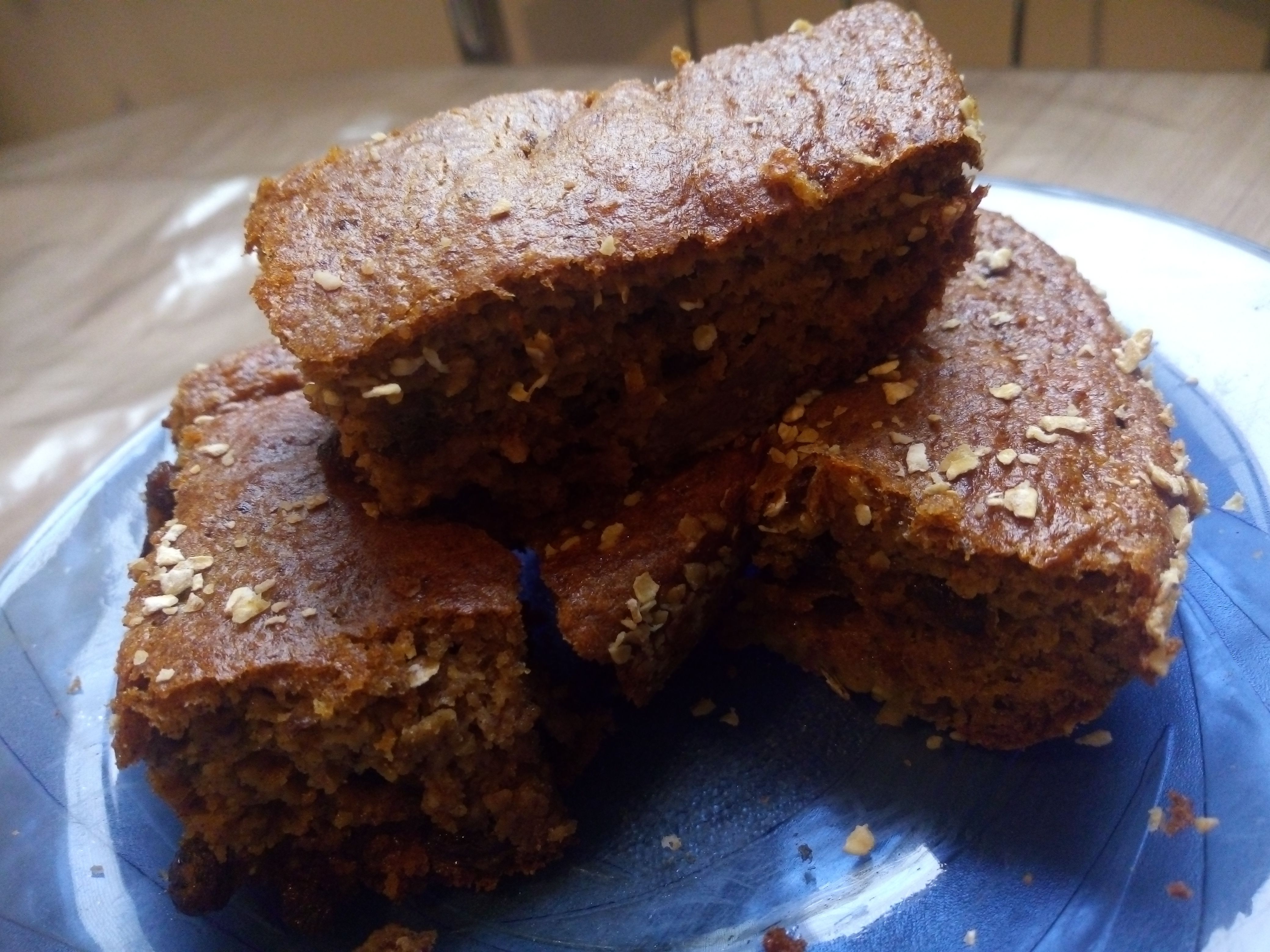 Bolo de Banana com Uvas Passas (sem açúcar e sem farinha)