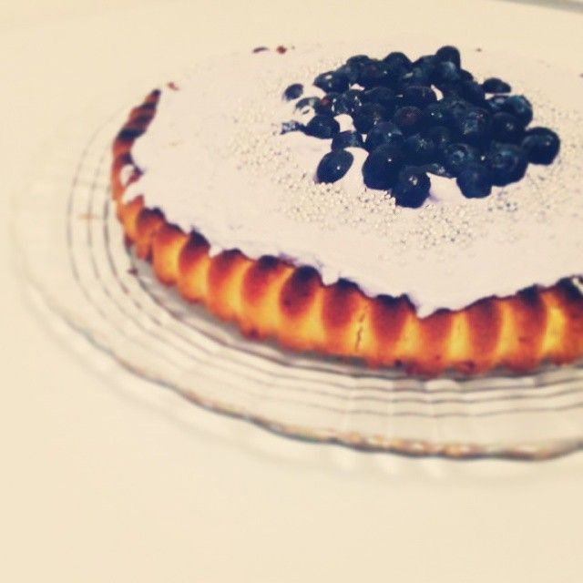 Bolo de baunilha com chantilly e blueberries