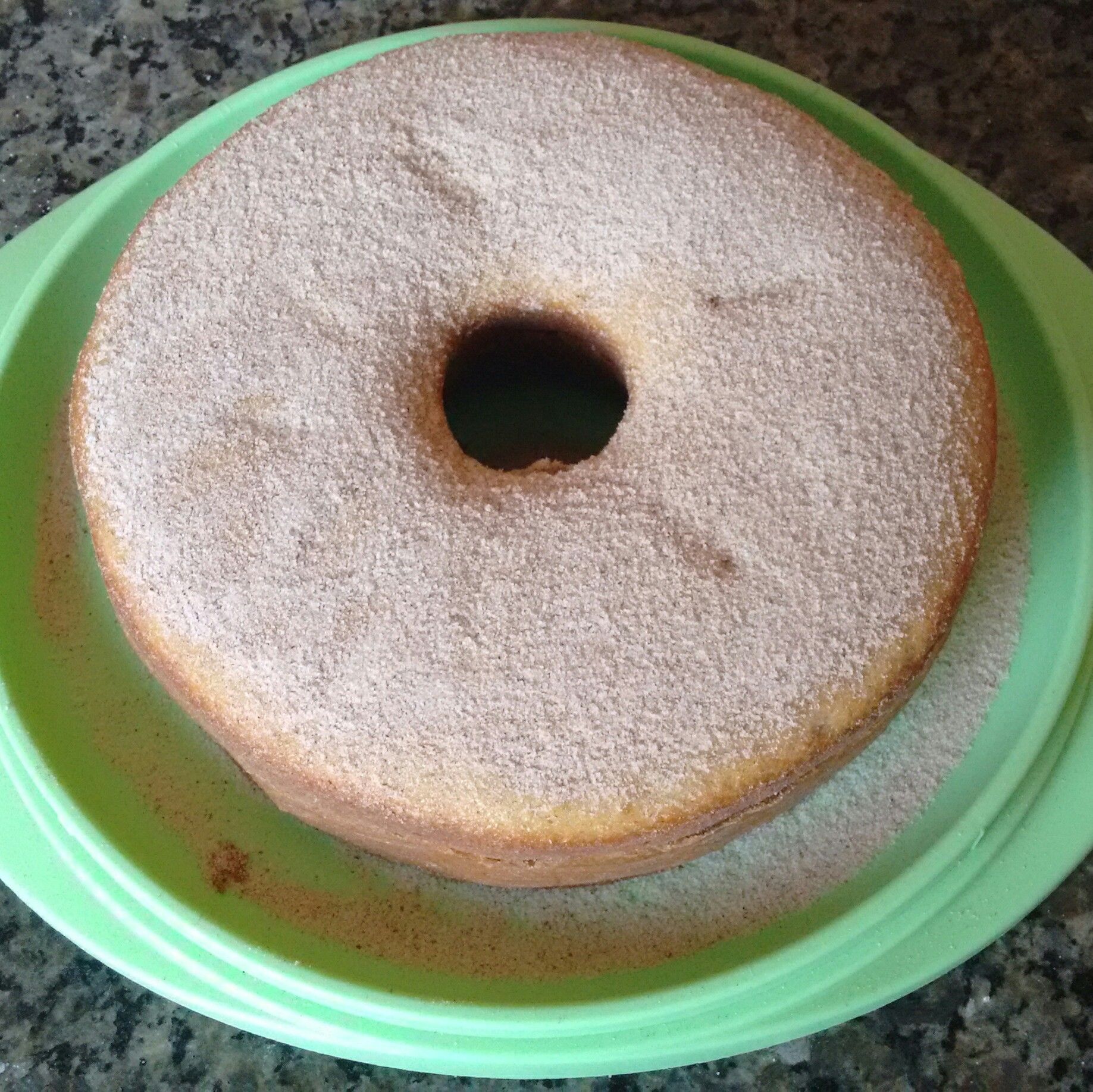 Bolo de bolinho de chuva com canela