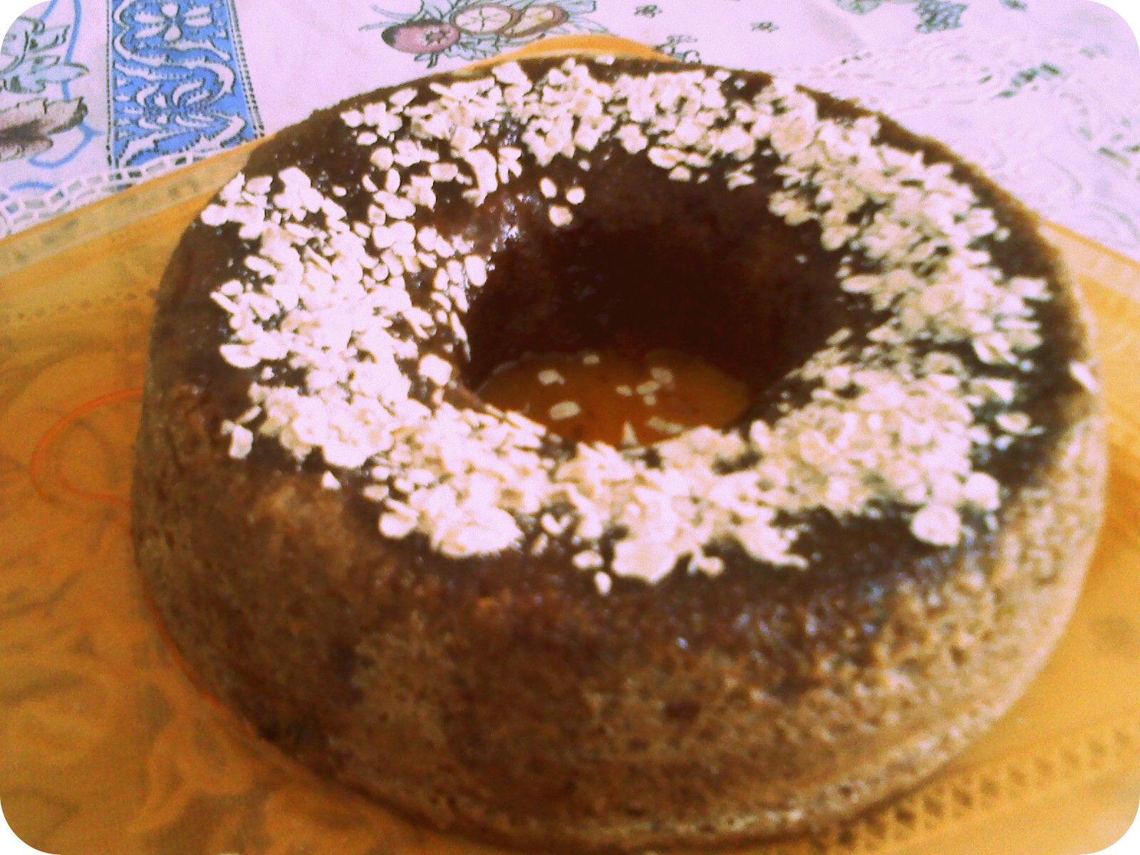 Bolo de café com chocolate e passas