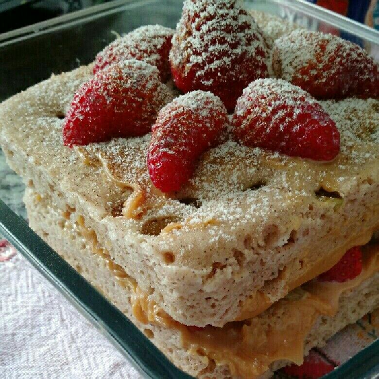 Bolo de caneca de canela com doce de leite