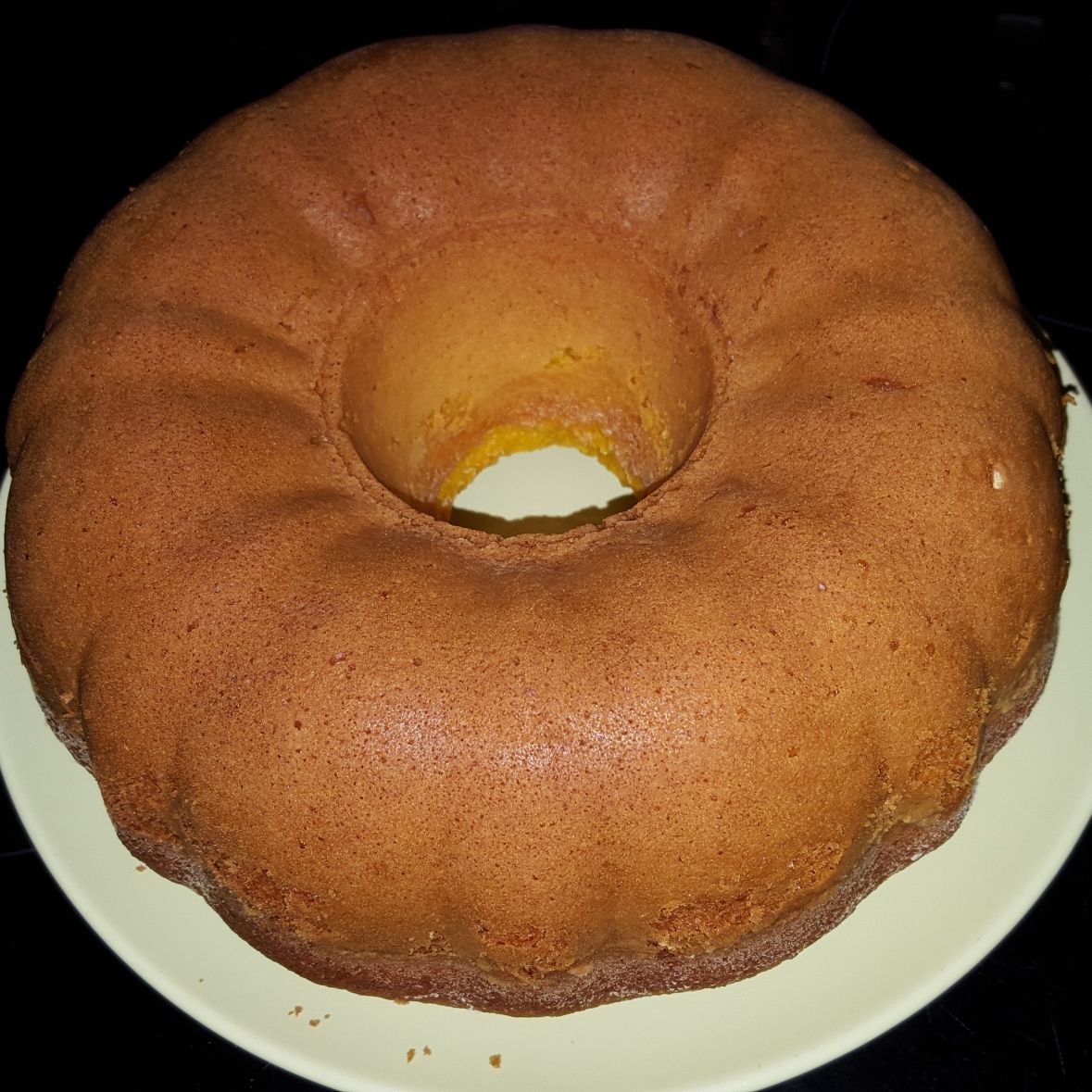 Bolo de cenoura com leite condensado