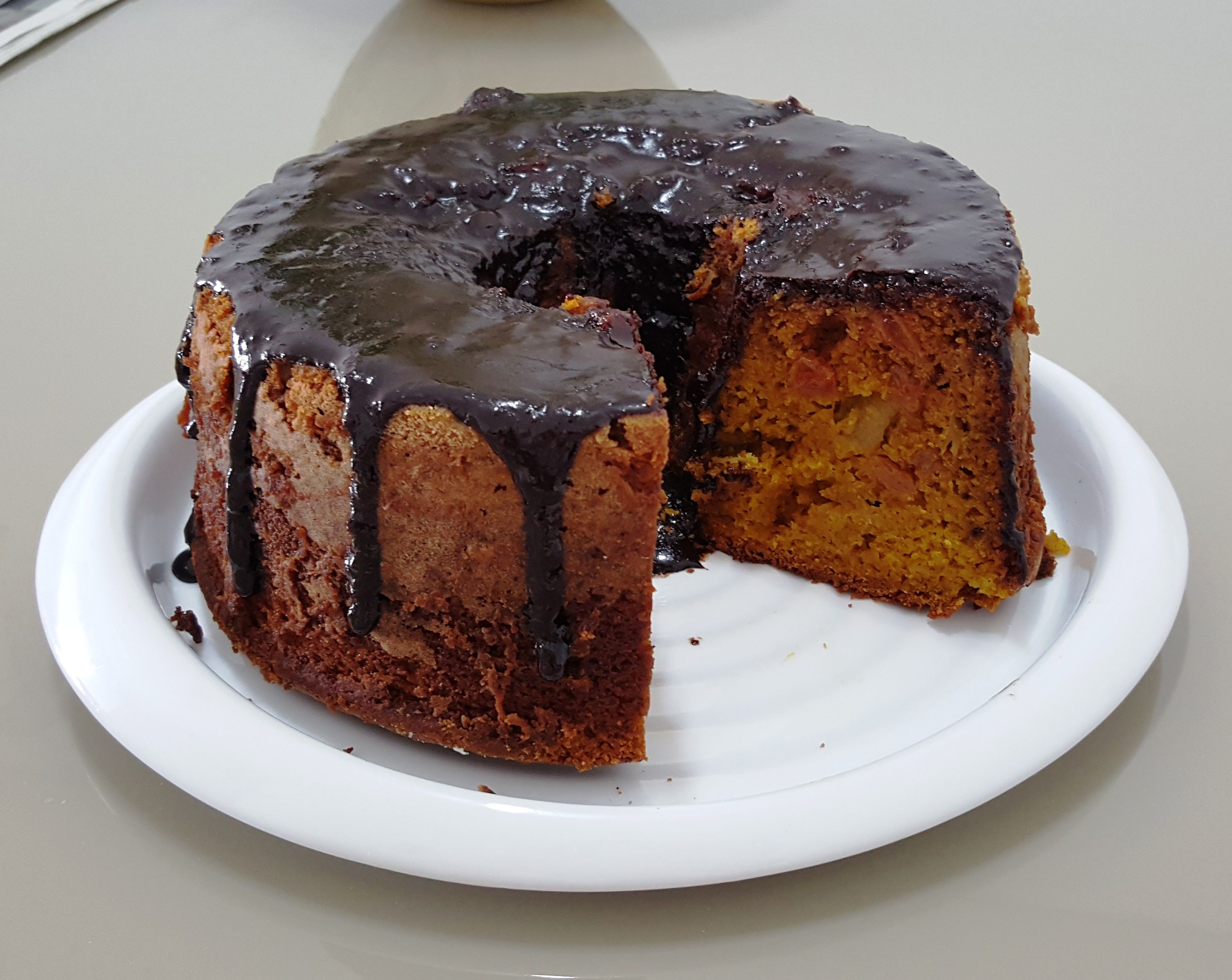 Bolo de cenoura frutado