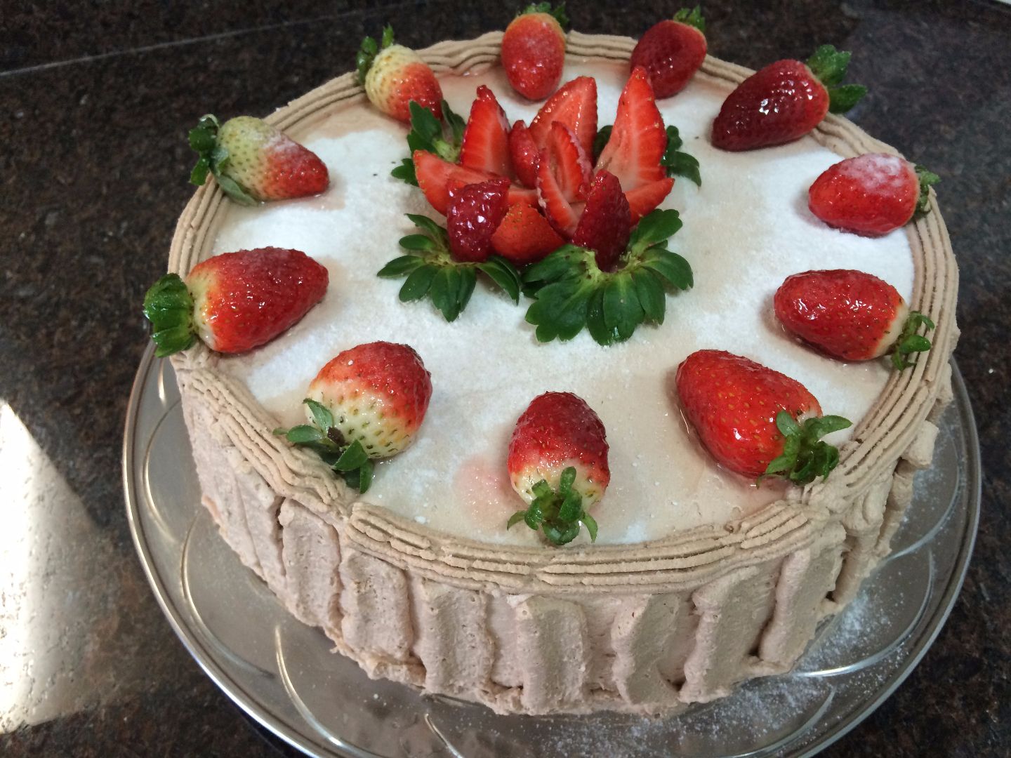 Bolo de chantilly com creme de avelã