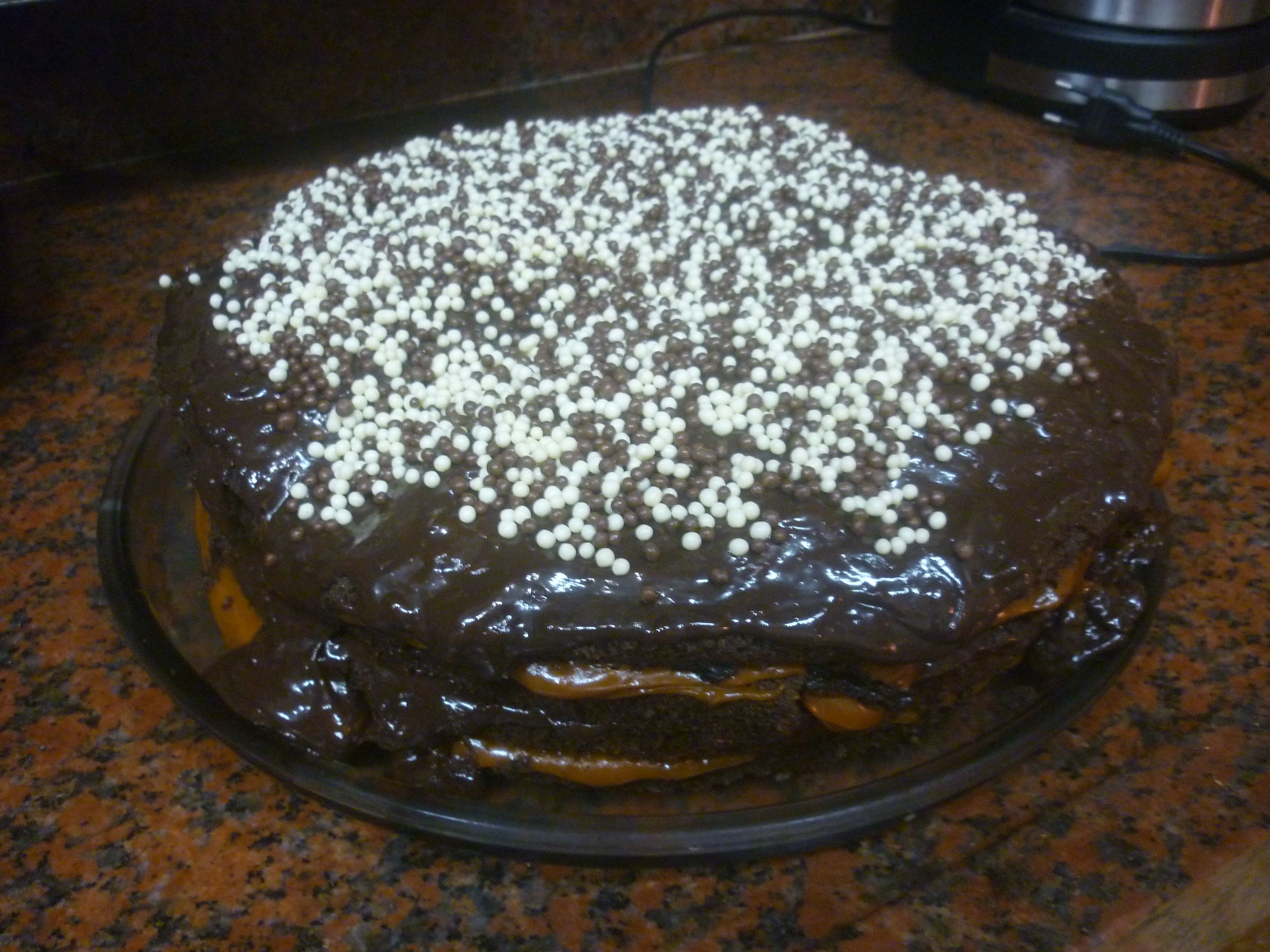 Bolo de Chocolate com brigadeiro e doce de leite