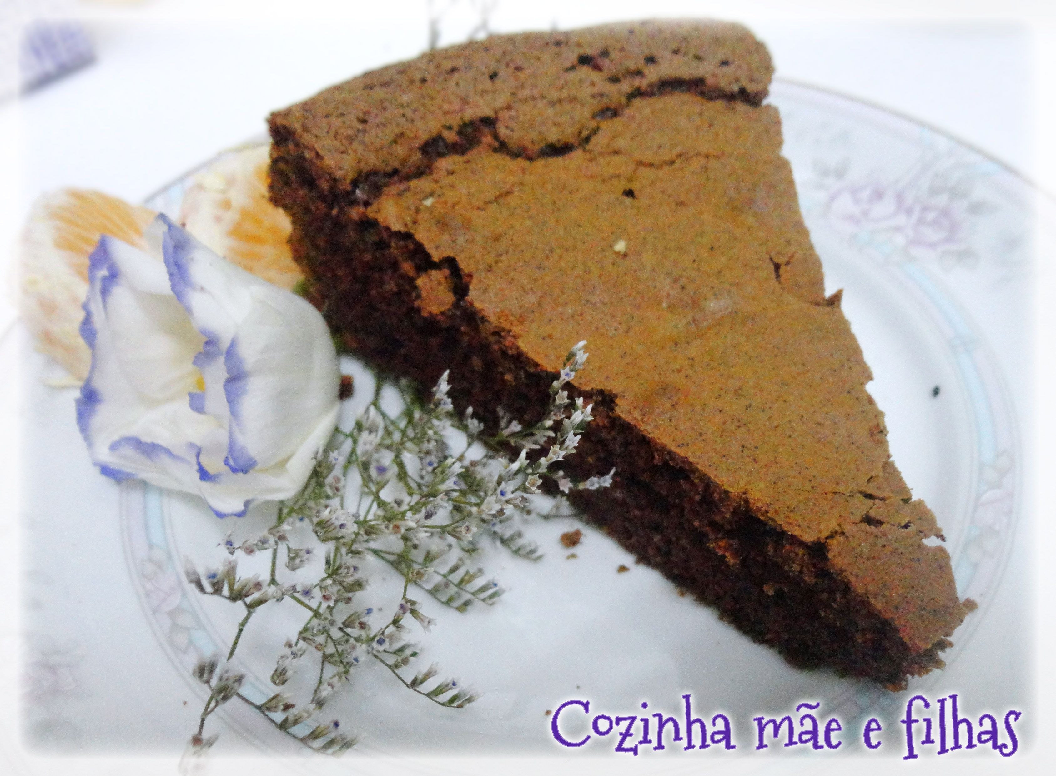 Bolo de chocolate com geleia de tangerina