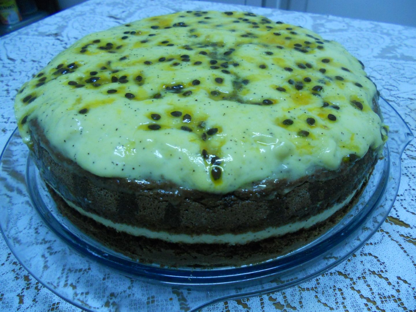 Bolo de chocolate com mousse de maracujá