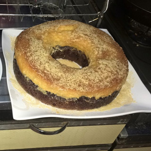 Bolo de chocolate com pudim de coco